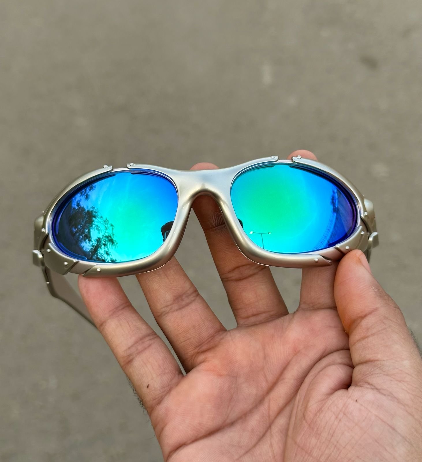 PLATE Sports Edition (Silver-Green) UV- 400 Protection - Image 2
